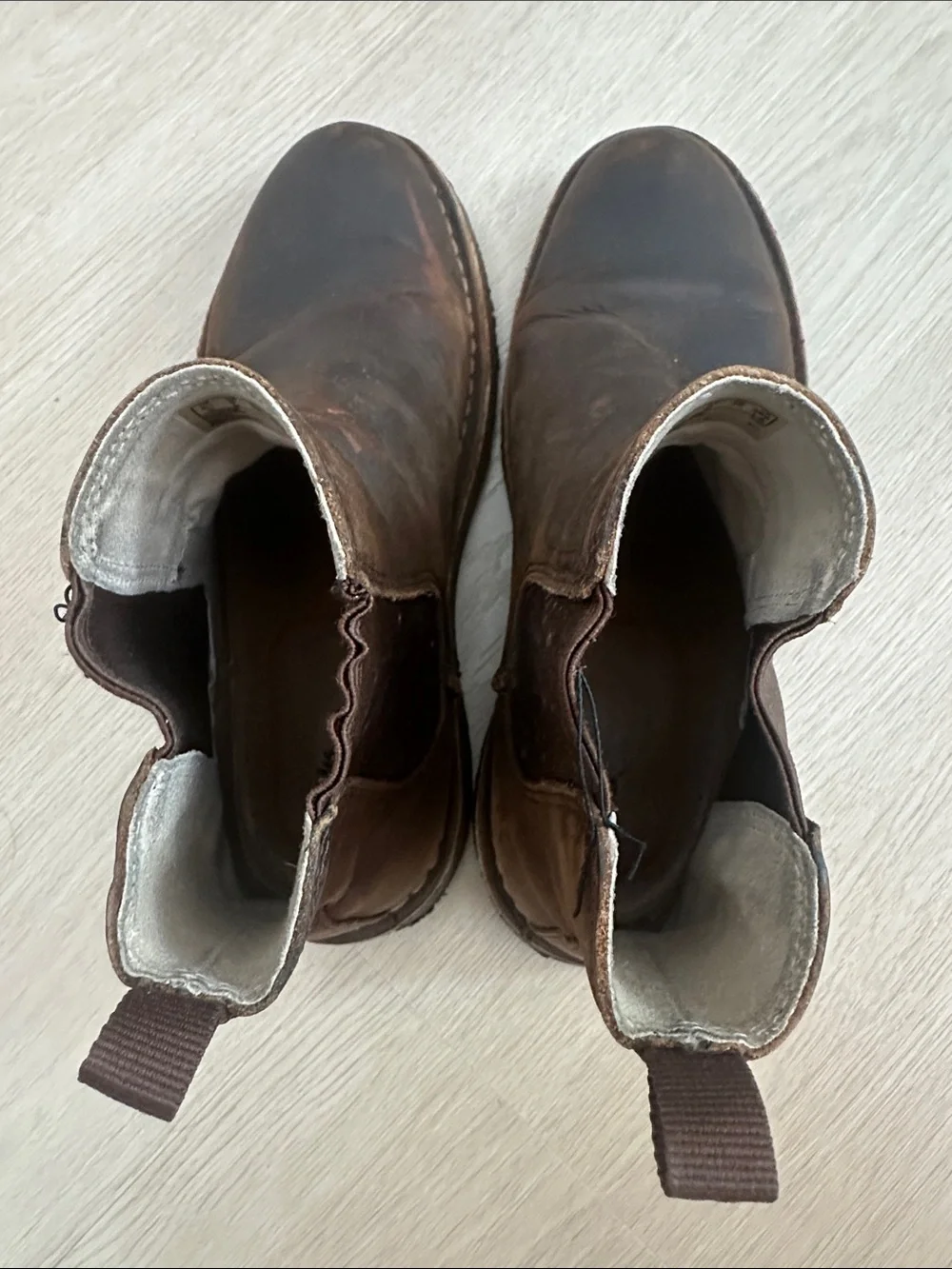 Clarks Brown Leather Chelsea Boots - Classic Pull-On Style- Clarks